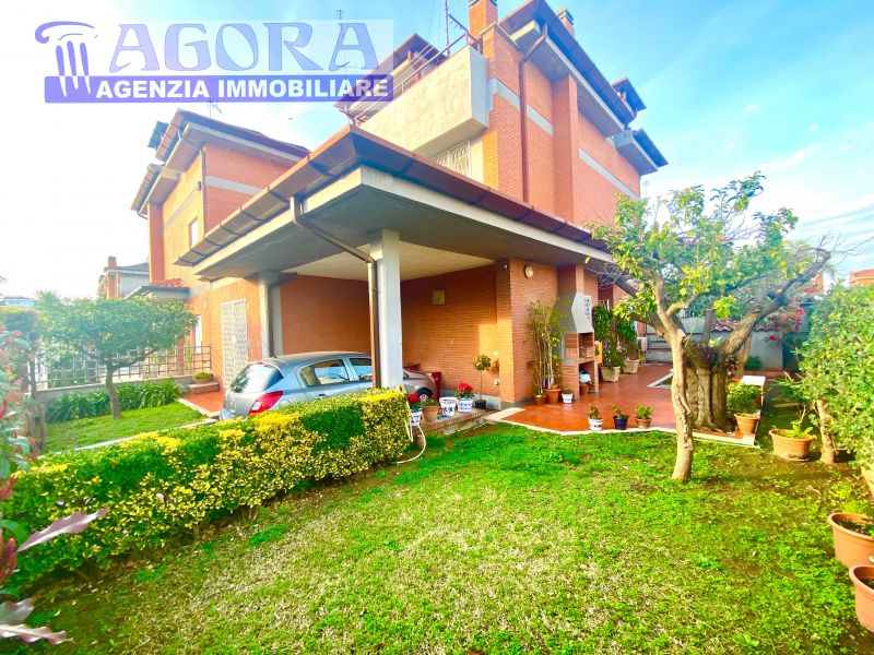 Villa in quadrifamiliare -...